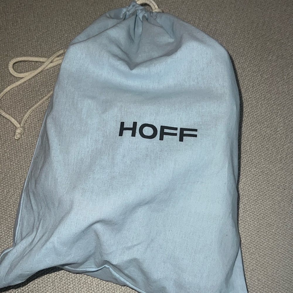 Hoff sneakers snug and comfortable if you have a narrow foot.